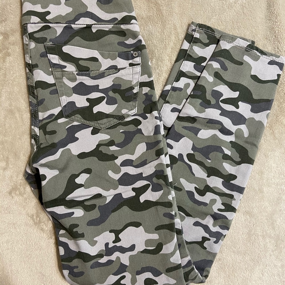 Rock and Republic | Camo Jeggings